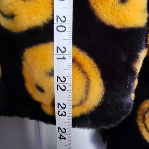 Free Haven Smiley Face Plush Hoodie - Picture 8 of 9